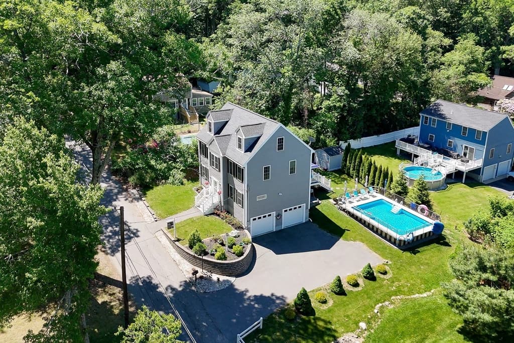 34 Amesbury Ave, Amesbury MA 01913