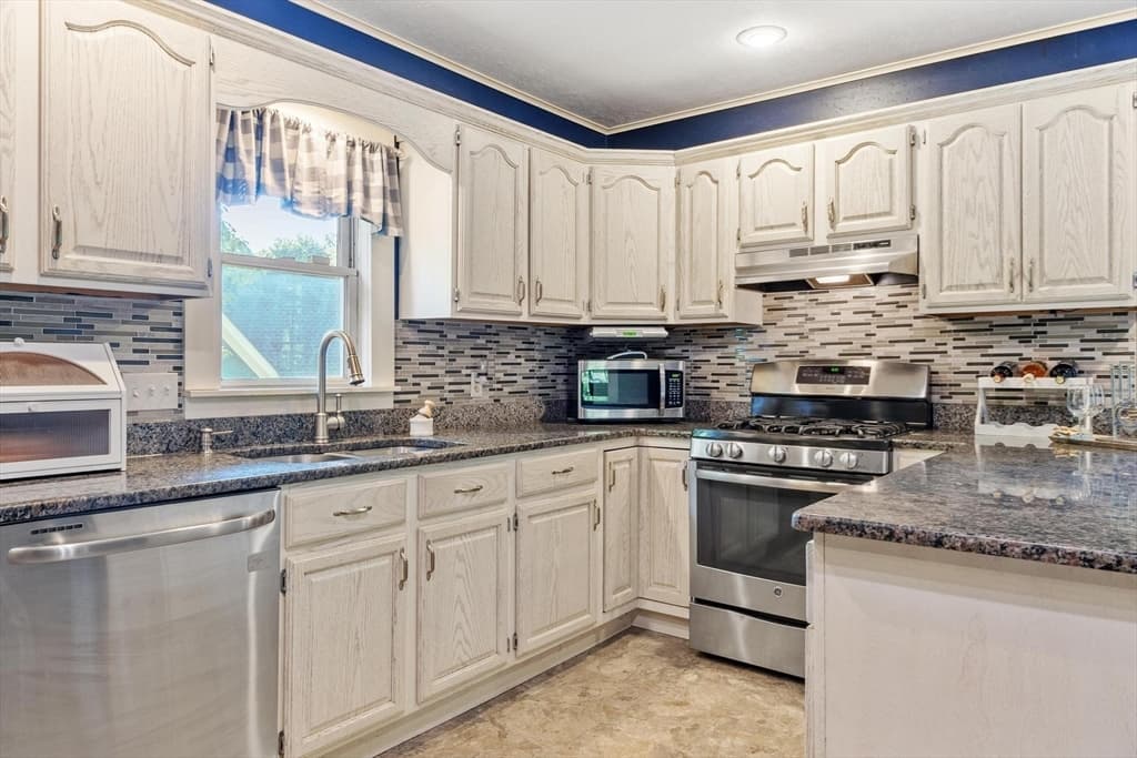 113 Simonds St, Fitchburg MA 01420 photo 2