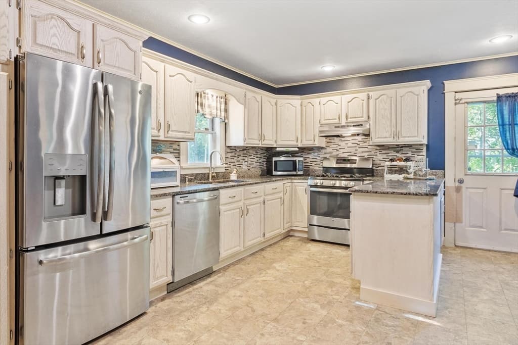 113 Simonds St, Fitchburg MA 01420 photo 8