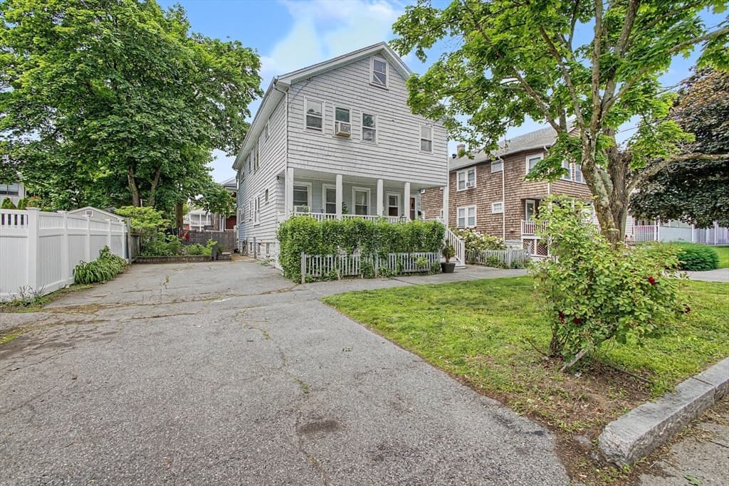 178-180 Brookside Pkwy, Medford MA 02155