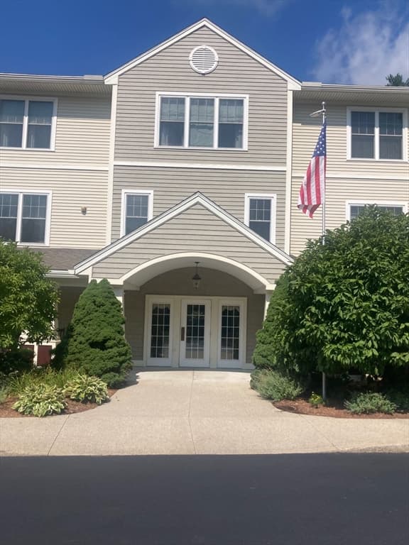 7 Crescent Way # 307, Sturbridge MA 01518