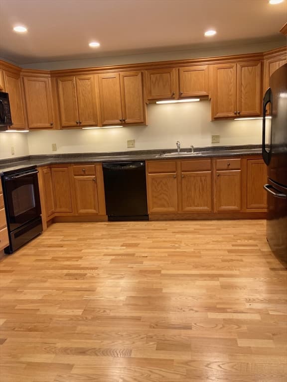 Condominium at 7 Crescent Way # 307, Sturbridge MA 01518, Sturbridge, photo 10 of 15