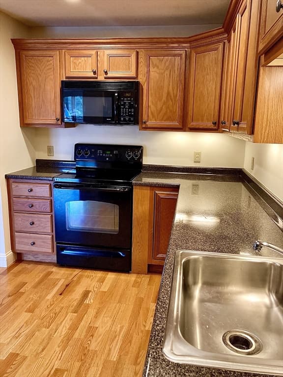 Condominium at 7 Crescent Way # 307, Sturbridge MA 01518, Sturbridge, photo 11 of 15