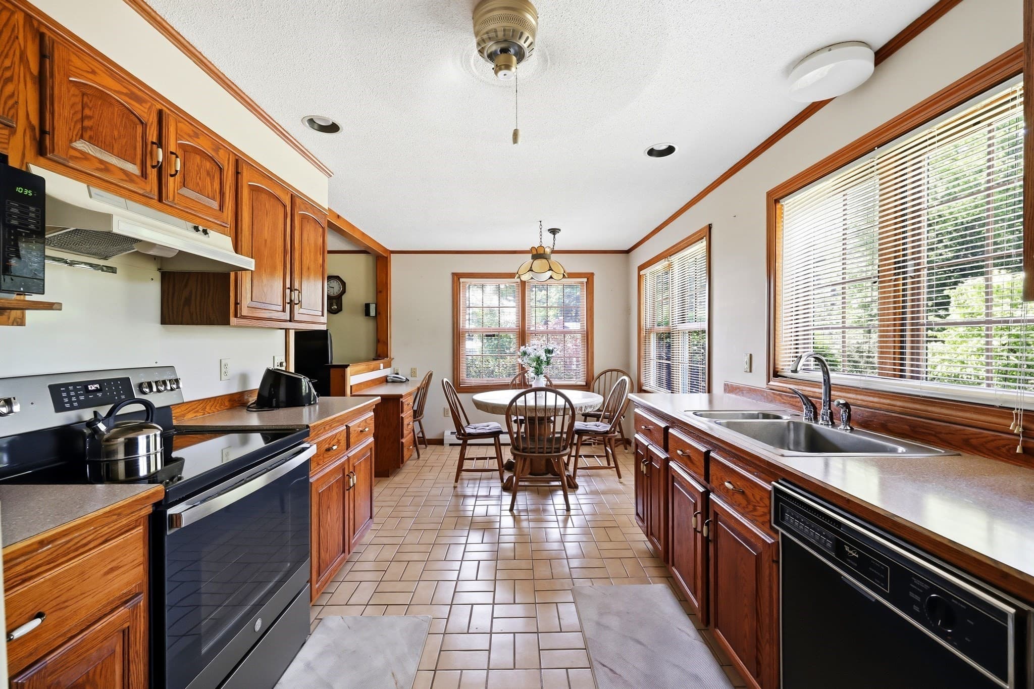 Single Family Residence at 4 Ladyslipper Ln, Hadley MA 01035, Hadley, photo 5 of 34