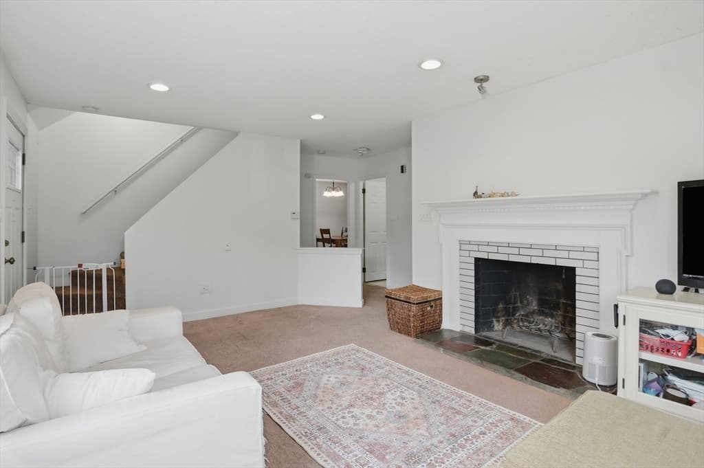 Single Family Residence at 30 Bellridge Drive, Shrewsbury MA 01545, photo 6 of 35