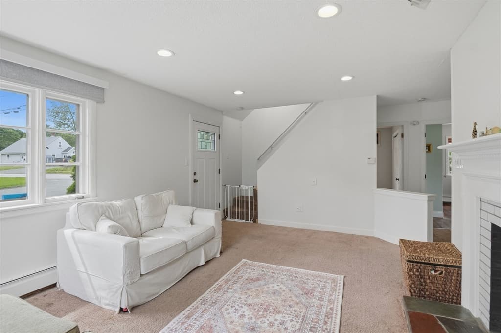 Single Family Residence at 30 Bellridge Drive, Shrewsbury MA 01545, photo 5 of 35
