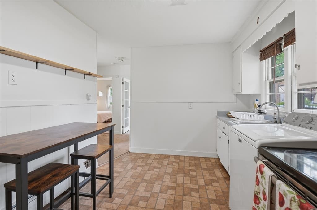 Single Family Residence at 30 Bellridge Drive, Shrewsbury MA 01545, photo 10 of 35