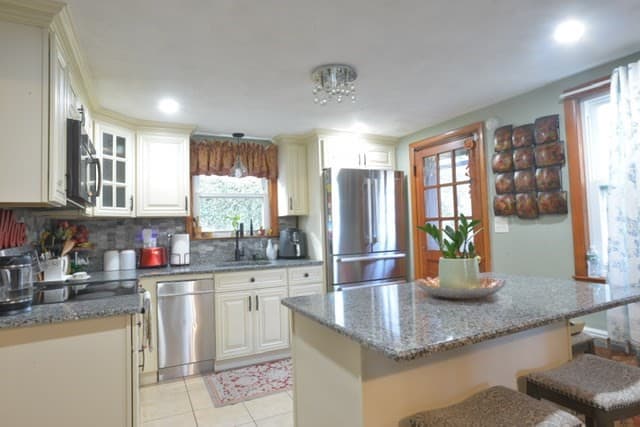 45 Decker St, Milton MA 02186