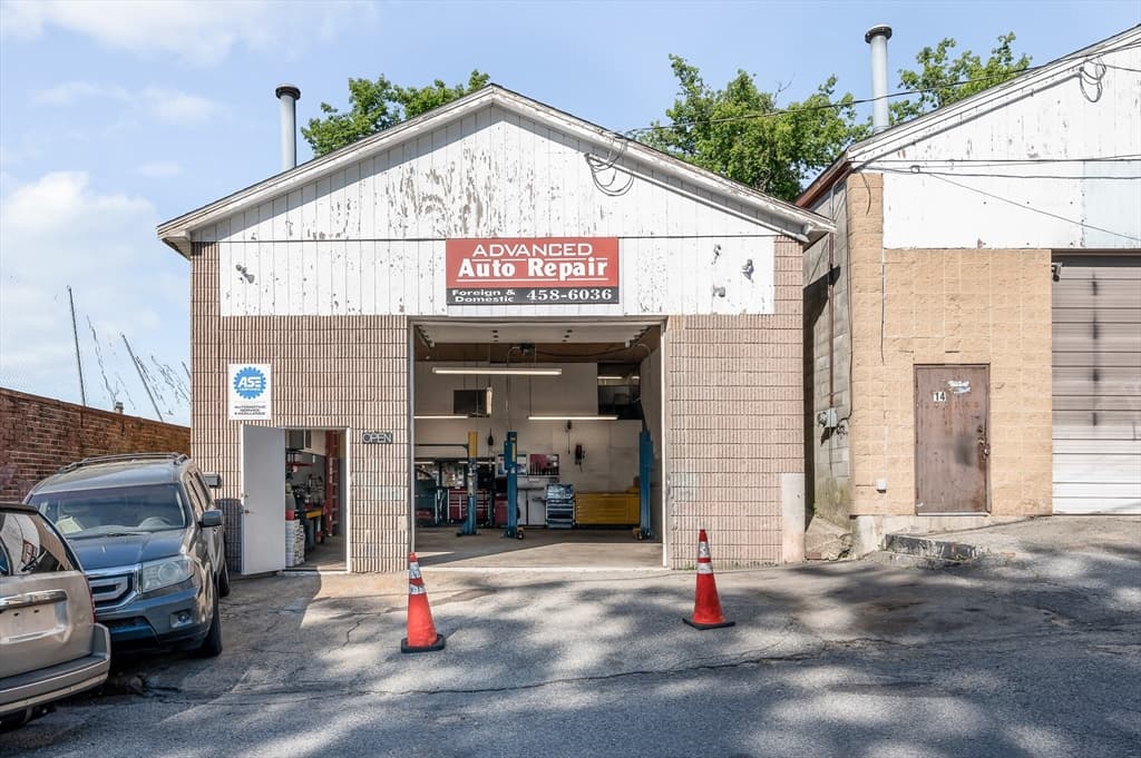 12 Carlton Street, Lowell MA 01851