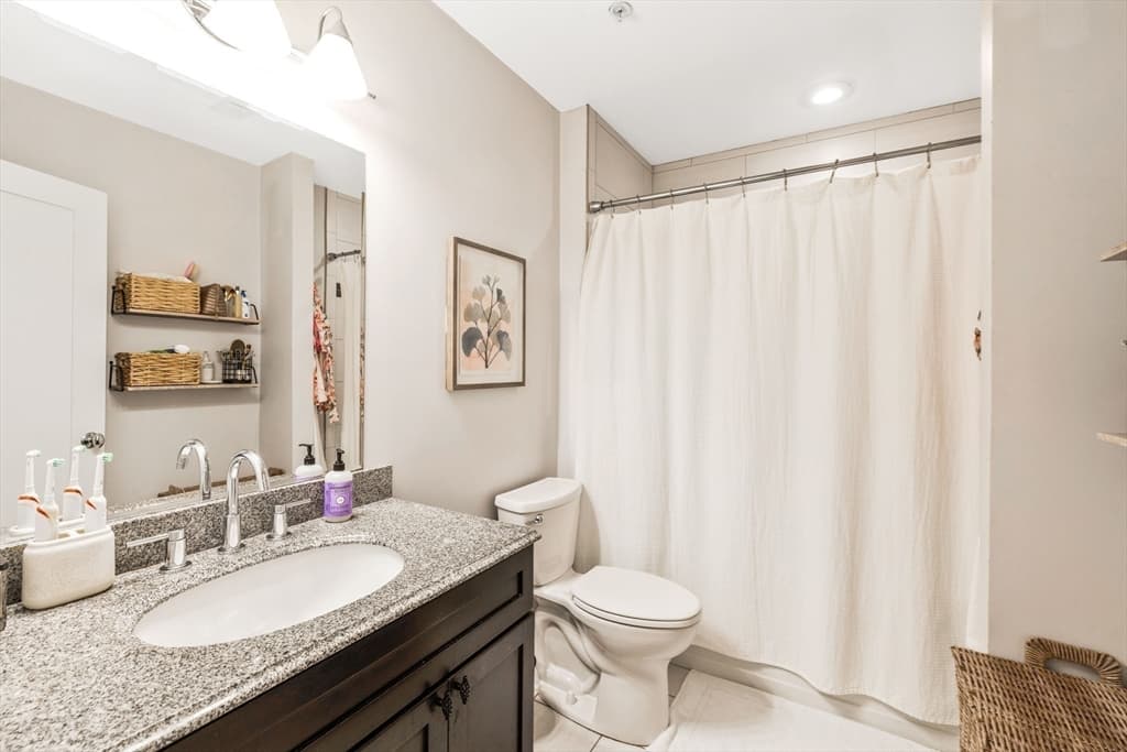Condominium at 109 D St # 4, Boston MA 02127, Boston, photo 10 of 14