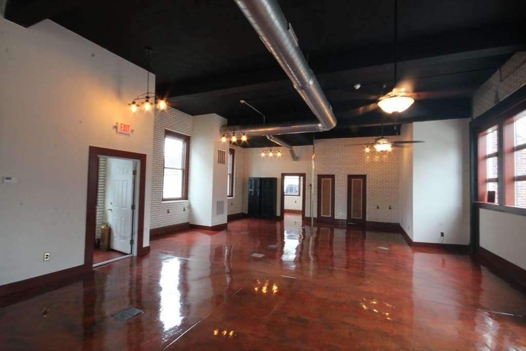 1043 Sumner Ave, Springfield MA 01118 photo 2