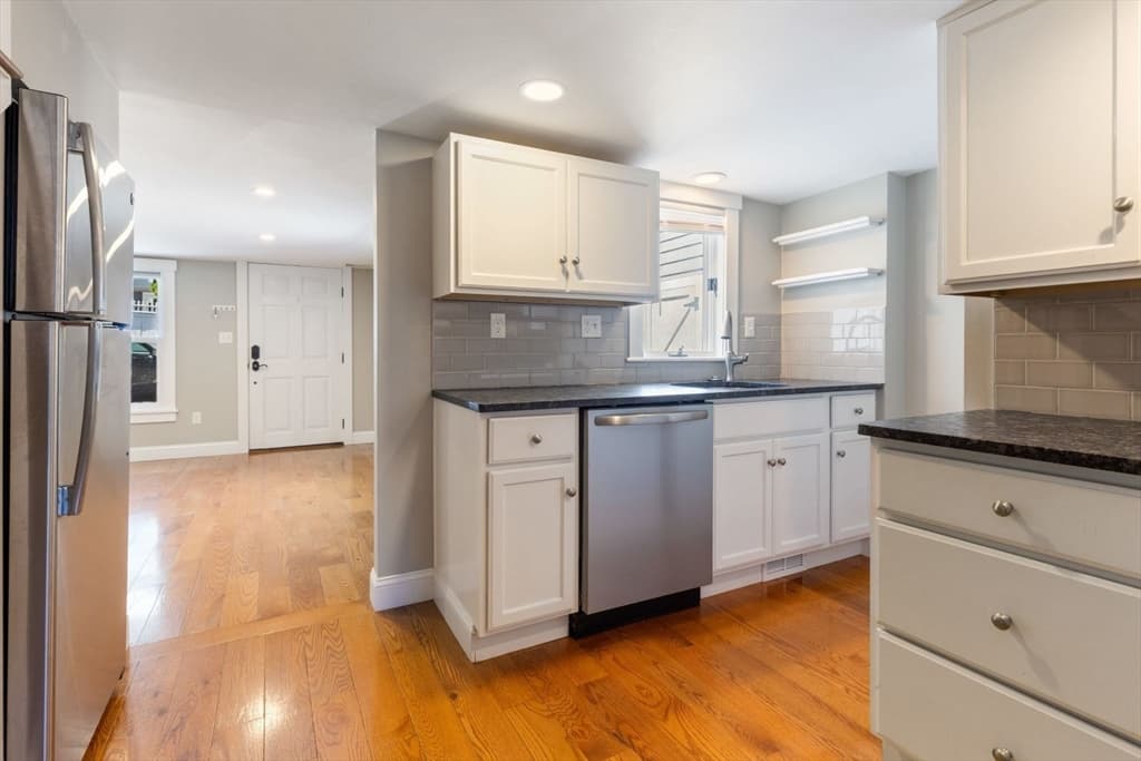 3 Family at 67-71 North St, Hingham MA 02043, photo 29 of 38