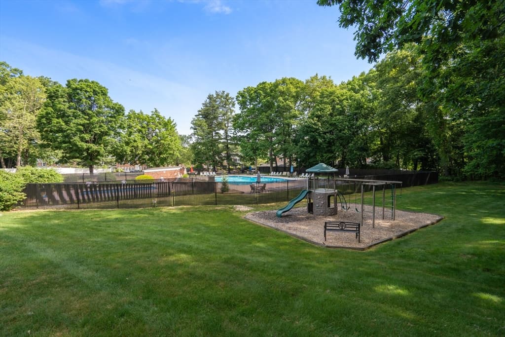 Condominium at 40 Yorktown Dr # D, Springfield MA 01108, Springfield, photo 23 of 27