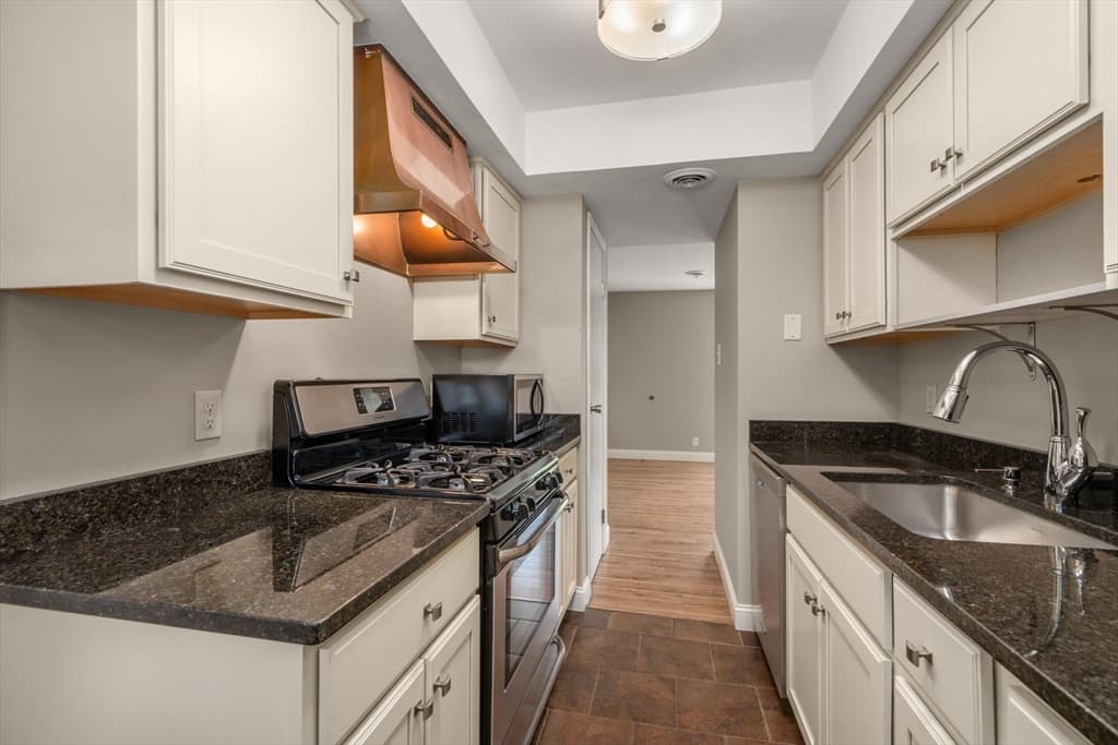 Condominium at 40 Yorktown Dr # D, Springfield MA 01108, Springfield, photo 9 of 27