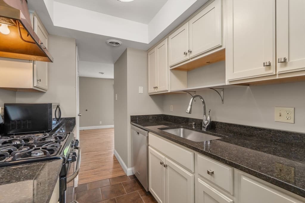 Condominium at 40 Yorktown Dr # D, Springfield MA 01108, Springfield, photo 10 of 27