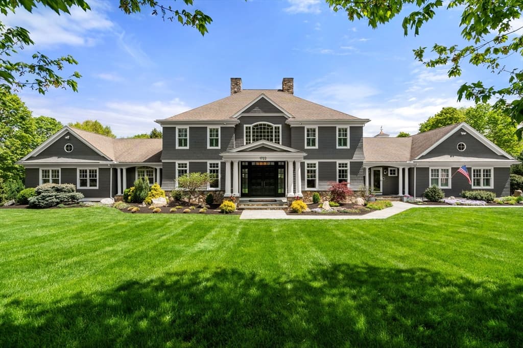 1722 Monument St, Concord MA 01742