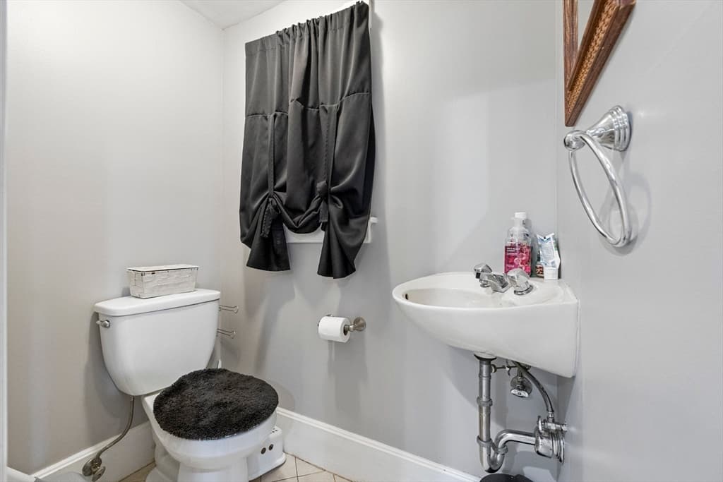 138 Charlton St, Southbridge MA 01550 photo 6
