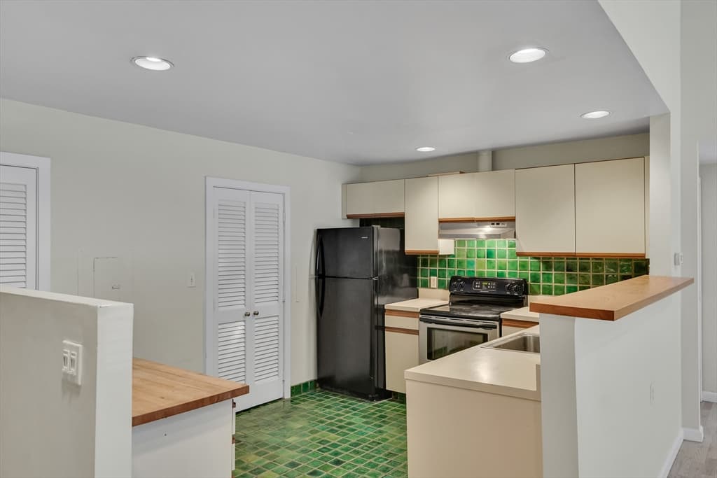 Condominium at 15 Sleeper # 104, Boston MA 02210, photo 7 of 25