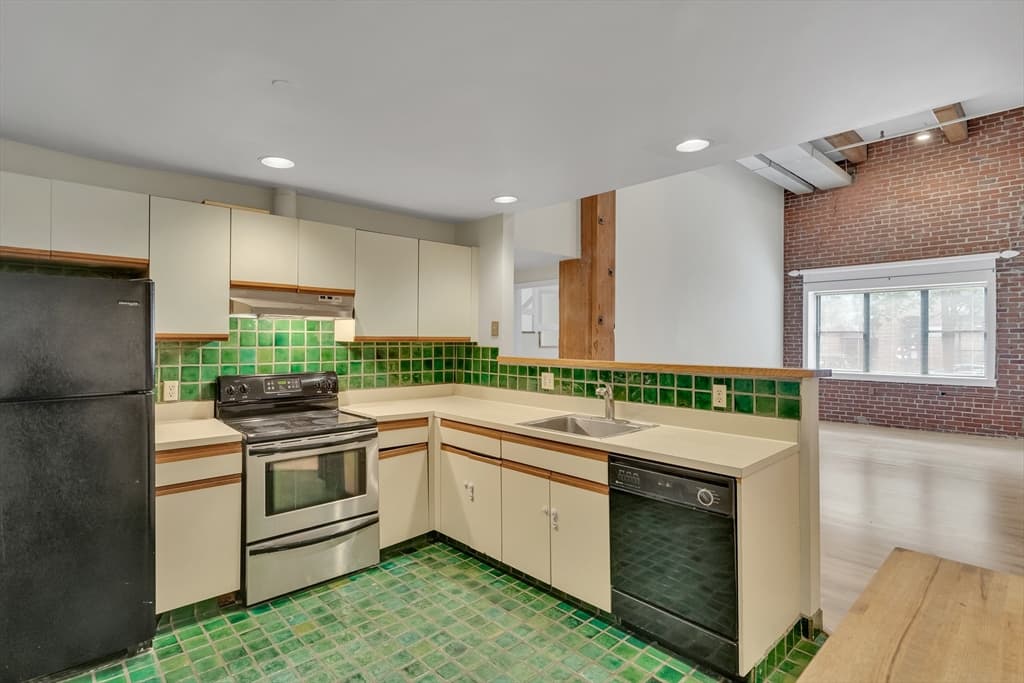 Condominium at 15 Sleeper # 104, Boston MA 02210, photo 8 of 25