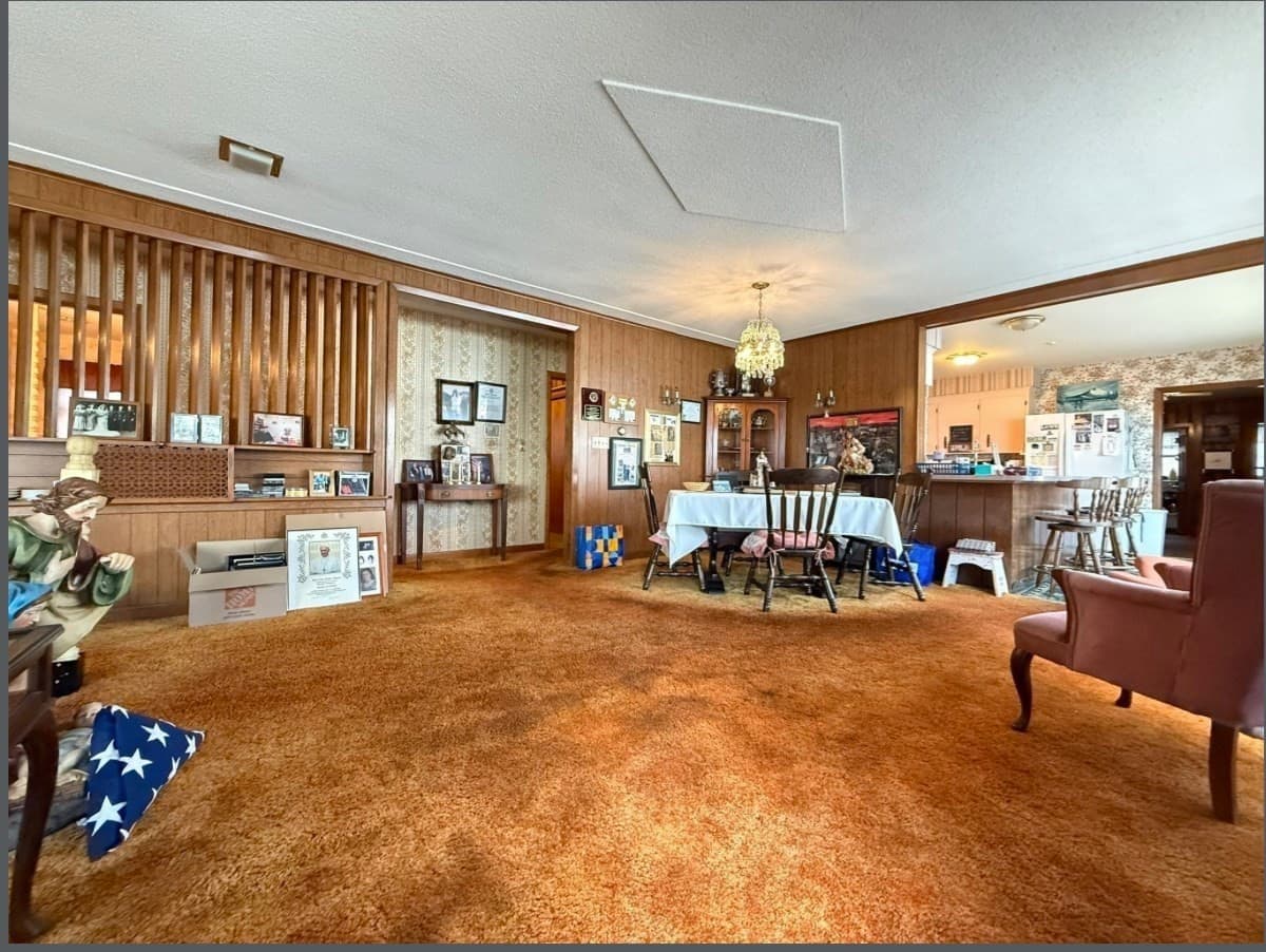 Residential at 20 Indian Point Rd, Webster MA 01570, photo 6 of 11