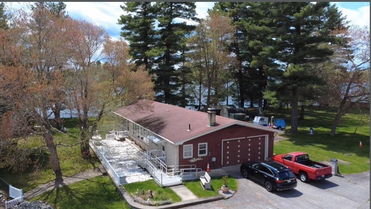 Residential at 20 Indian Point Rd, Webster MA 01570, photo 3 of 11