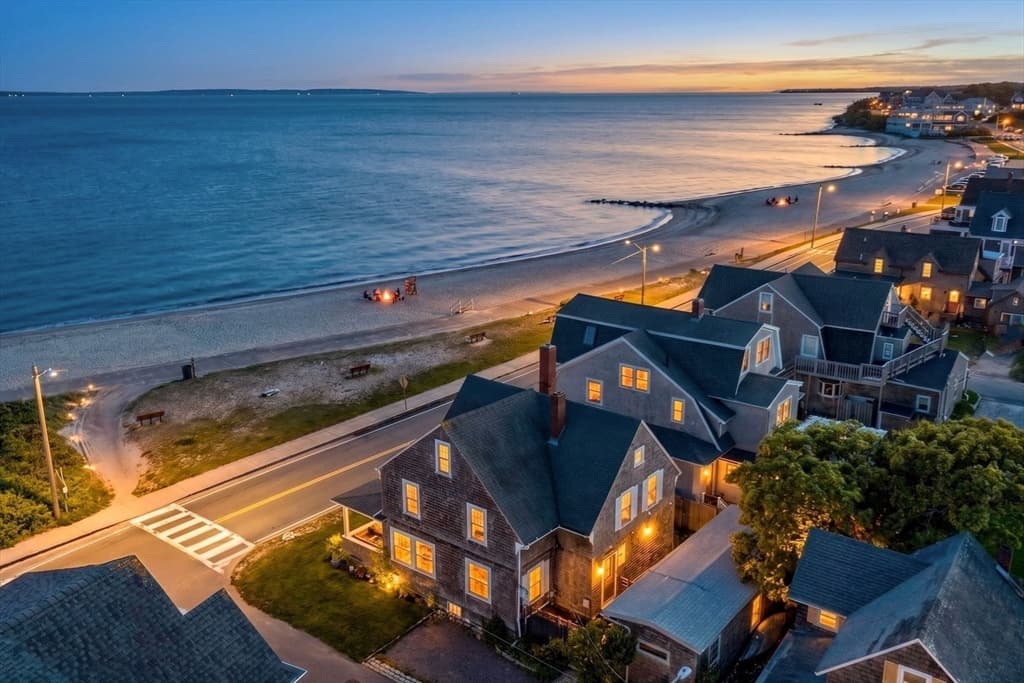 205 Grand Ave, Falmouth MA 02540