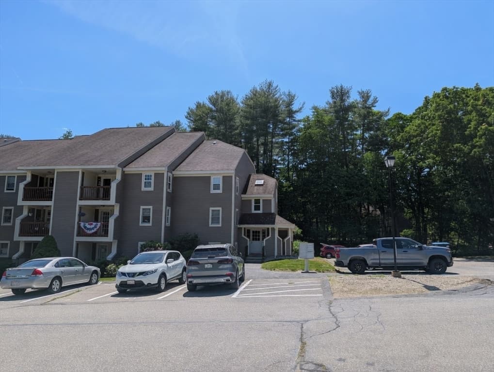 182 Heritage Dr # 182, Northbridge MA 01588
