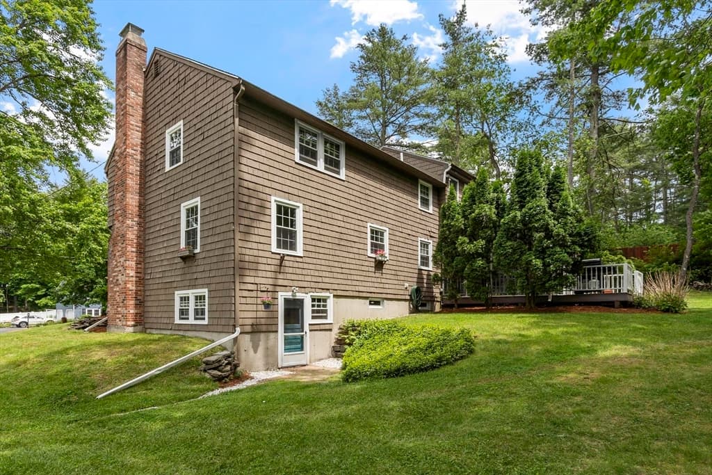 Single Family Residence at 6 Redwood St, Townsend MA 01469, Townsend, photo 3 of 39