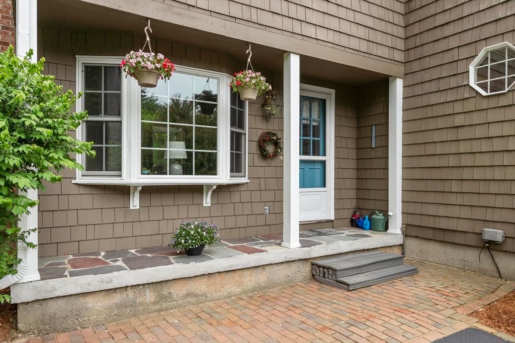 Single Family Residence at 6 Redwood St, Townsend MA 01469, Townsend, photo 4 of 39