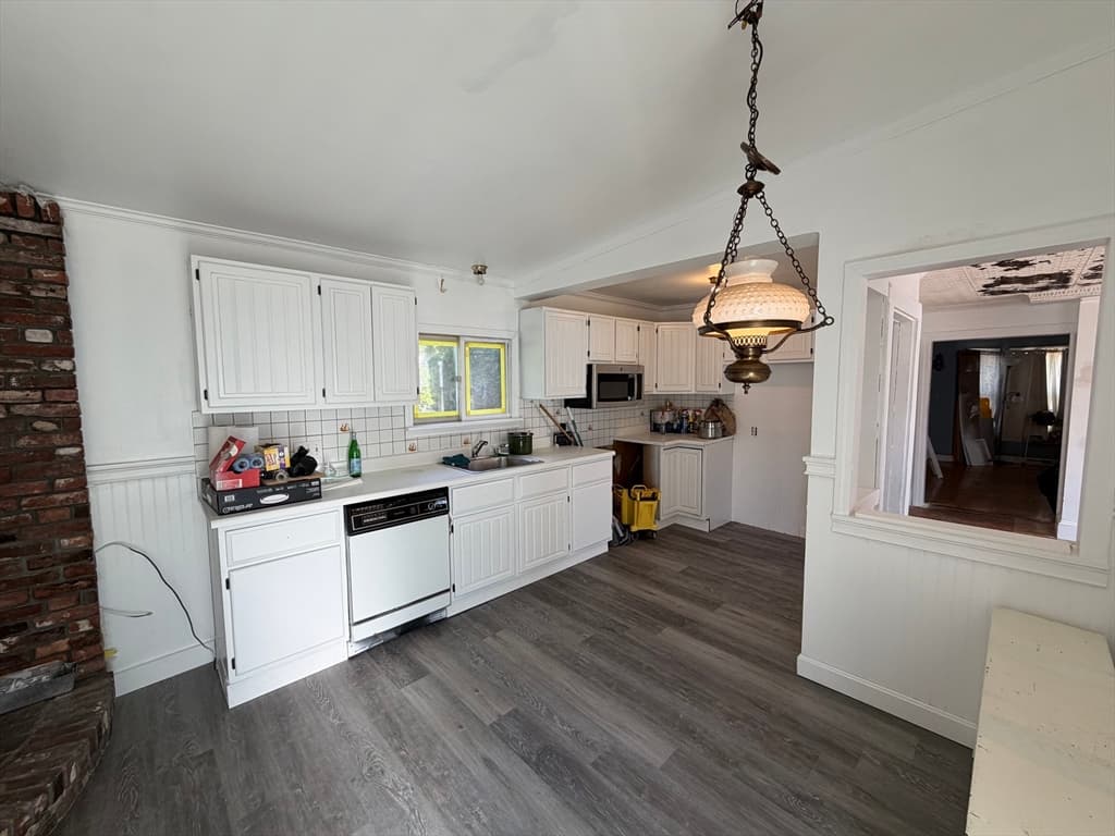 26 Glenwood St, Lynn MA 01902 photo 2