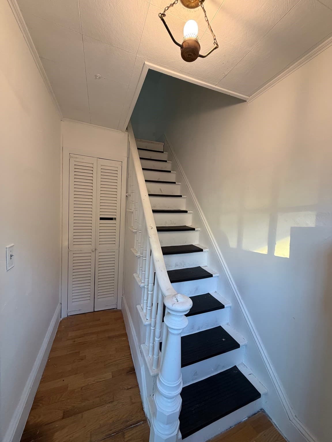 Single Family Residence at 26 Glenwood St, Lynn MA 01902, photo 5 of 9