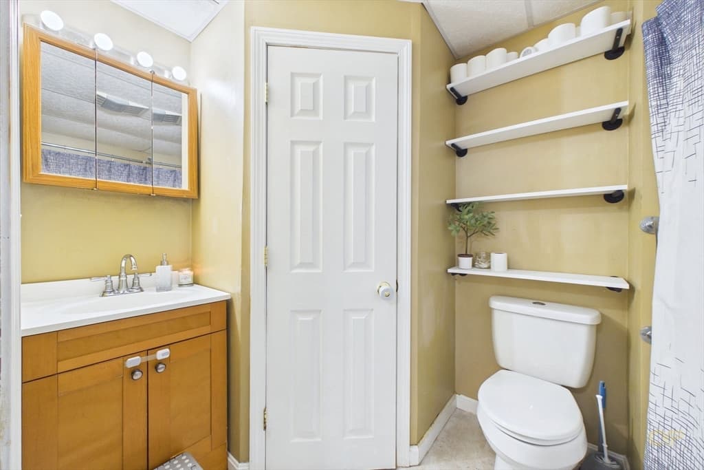 615 Robeson St, Fall River MA 02720 photo 10