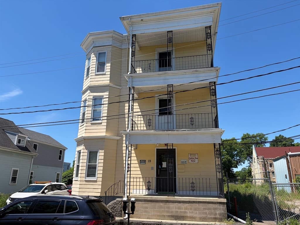 19 Clinton Ave, Brockton MA 02301 photo 3