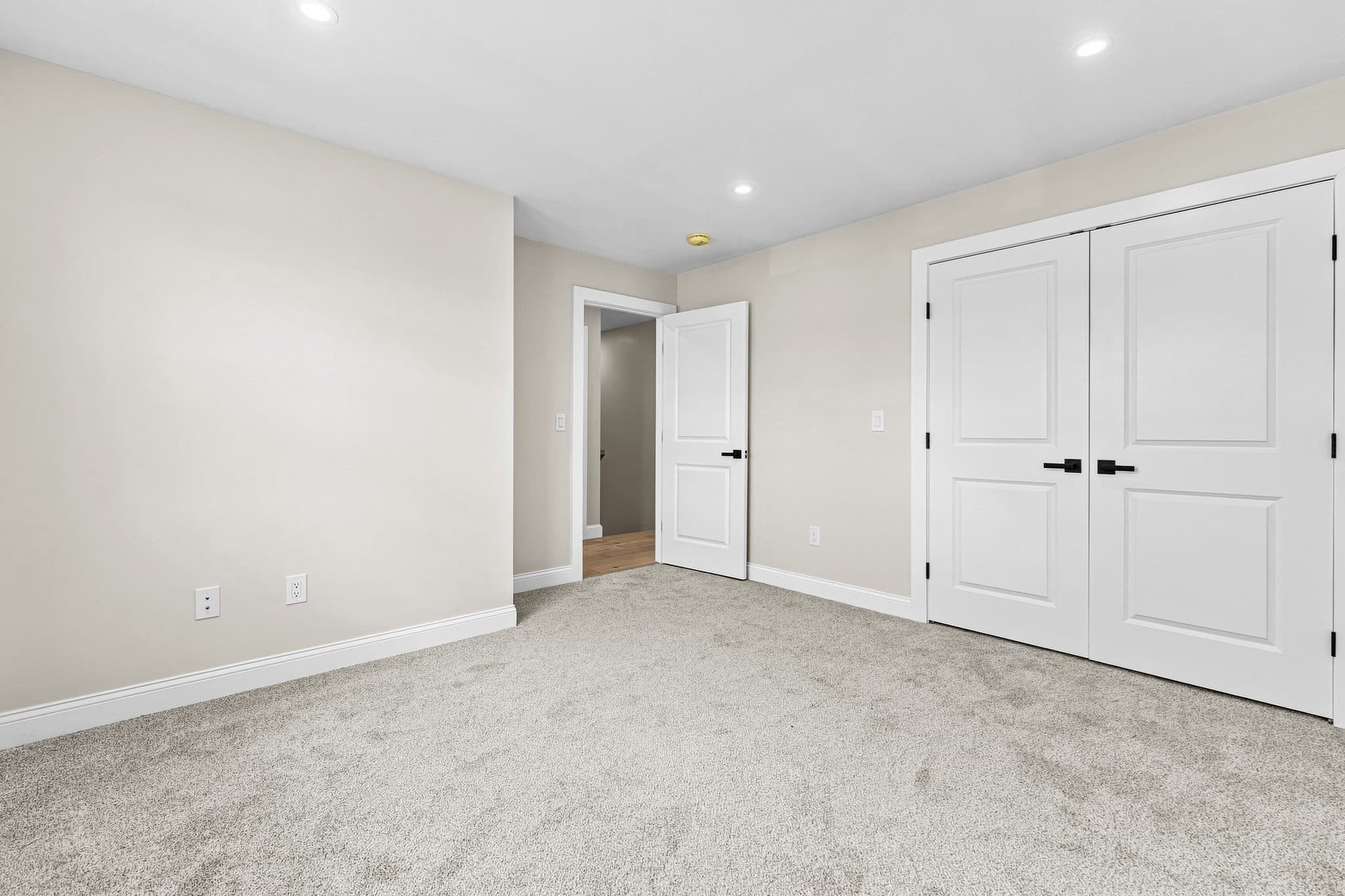 Single Family Residence at 42 Ross St, Fall River MA 02723, photo 22 of 31