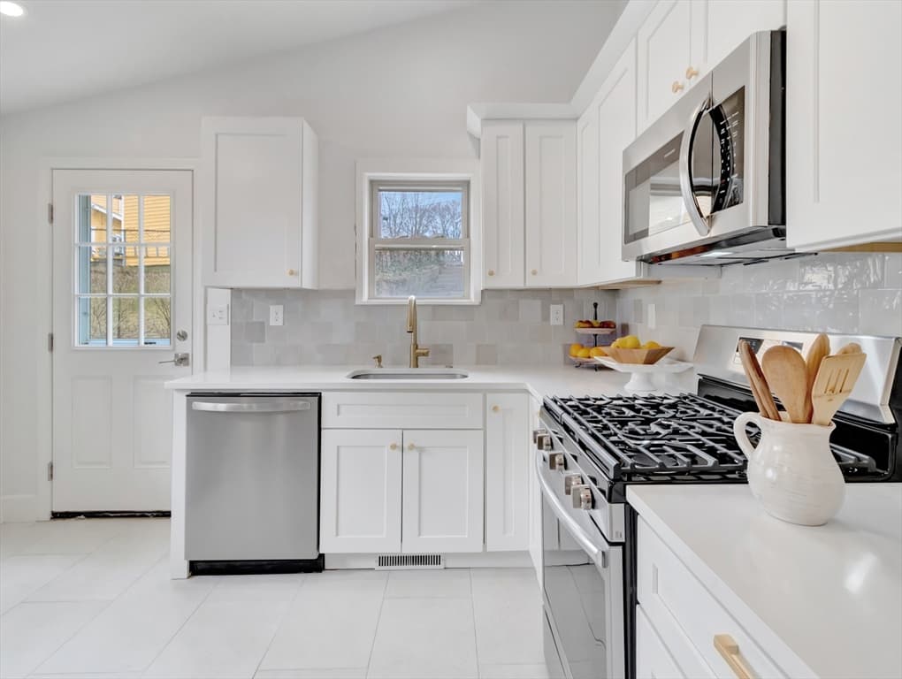 185 Colburn St # 185, Dedham MA 02026 photo 6