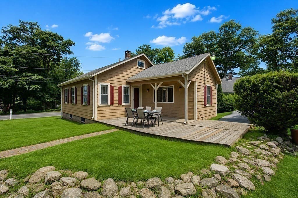 70 Groveland St, Abington MA 02351