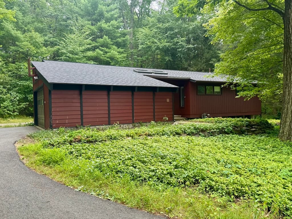 15 Red Fox Ln, Amherst MA 01002