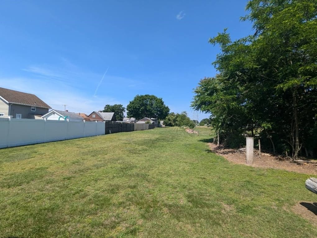 21 Pommenville St, Pawtucket RI 02861