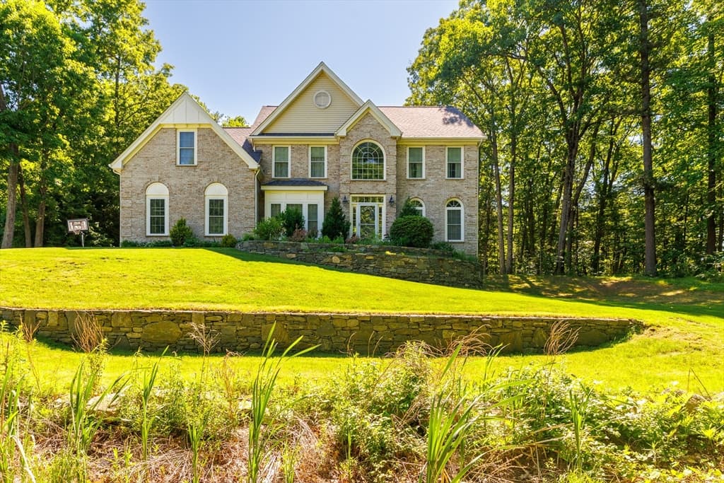 Single Family Residence at 34 Beechwood Cir, Northborough MA 01532, Northborough, photo 6 of 42
