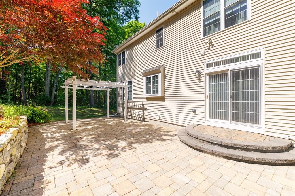 Single Family Residence at 34 Beechwood Cir, Northborough MA 01532, Northborough, photo 9 of 42