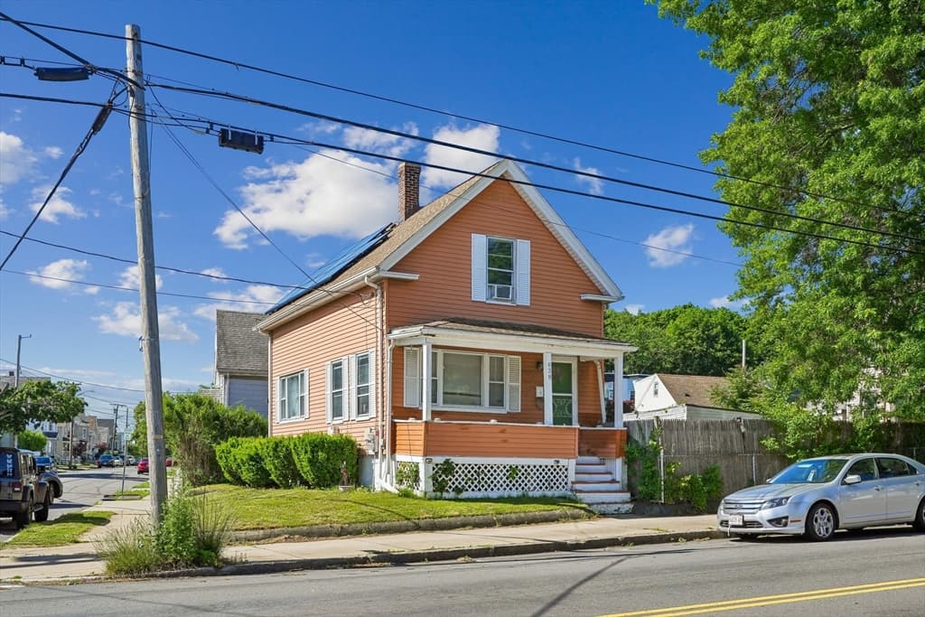 638 Boston St, Lynn MA 01905 photo 2