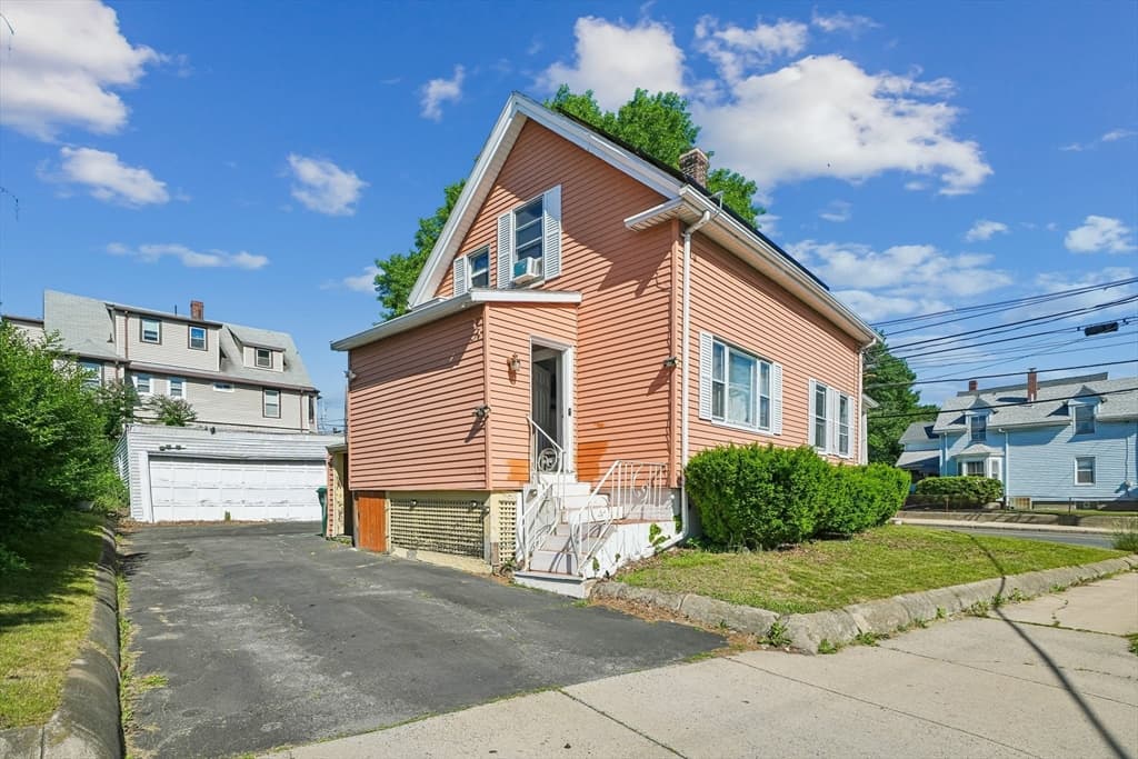 638 Boston St, Lynn MA 01905 photo 3