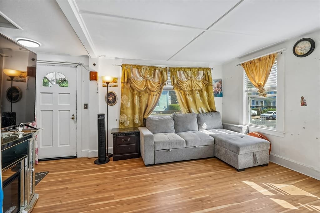 638 Boston St, Lynn MA 01905 photo 9