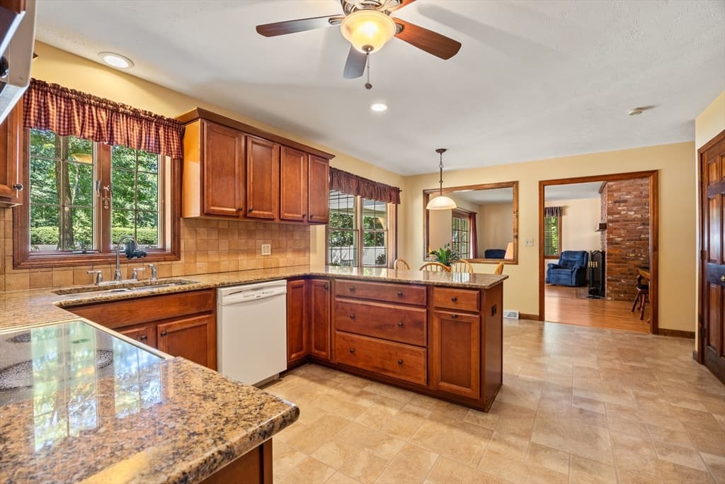 Single Family Residence at 12 Blueberry Bend, South Hadley MA 01075, photo 12 of 38
