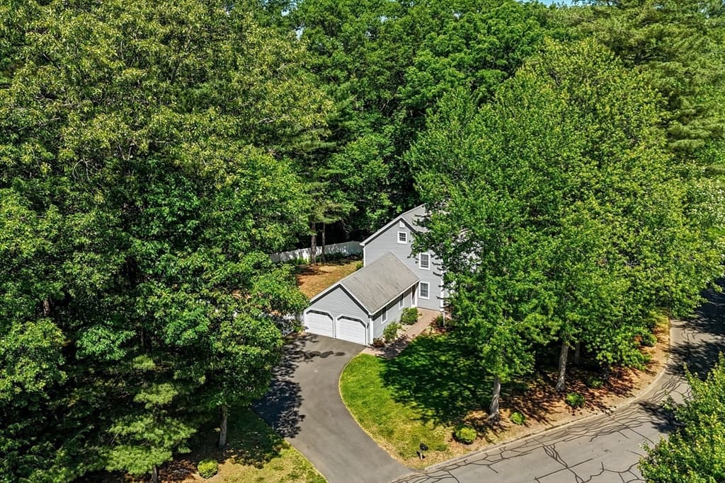 Single Family Residence at 12 Blueberry Bend, South Hadley MA 01075, photo 5 of 38