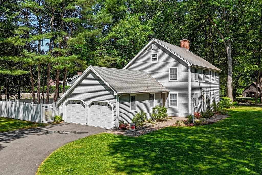 Single Family Residence at 12 Blueberry Bend, South Hadley MA 01075, photo 4 of 38