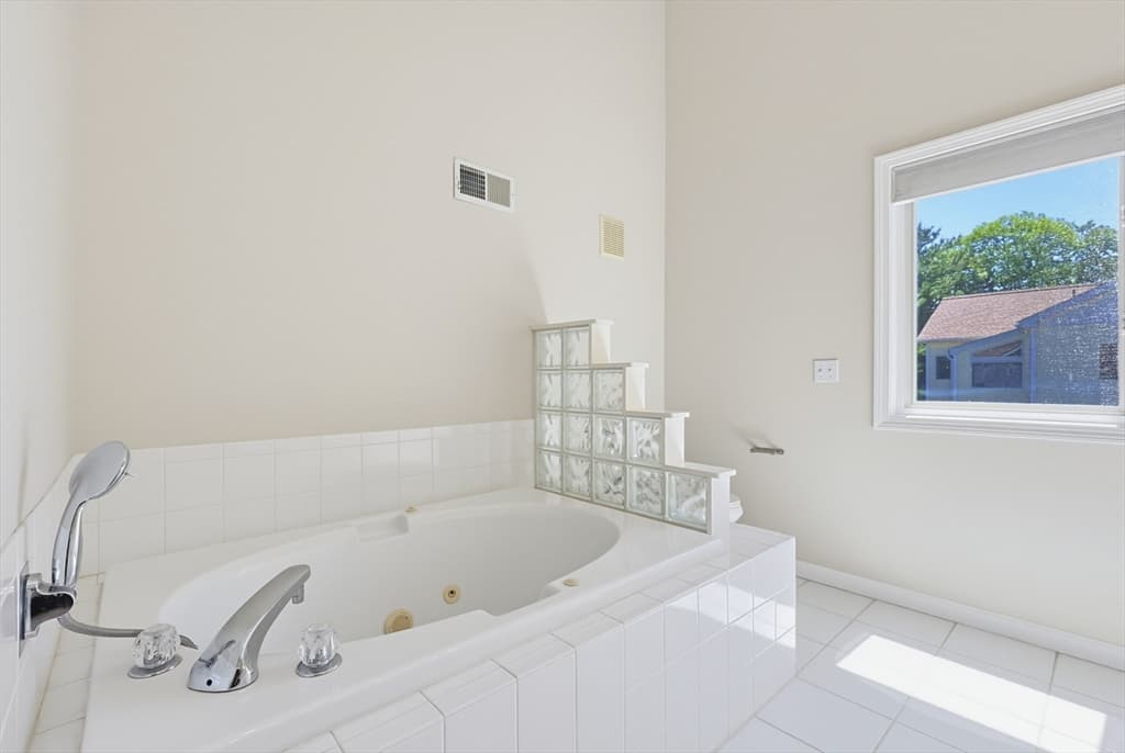Condominium at 33 Half Crown Cir # 33, Ashland MA 01721, Ashland, photo 27 of 42