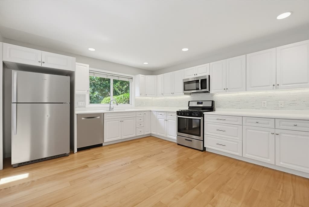 Condominium at 33 Half Crown Cir # 33, Ashland MA 01721, Ashland, photo 6 of 42
