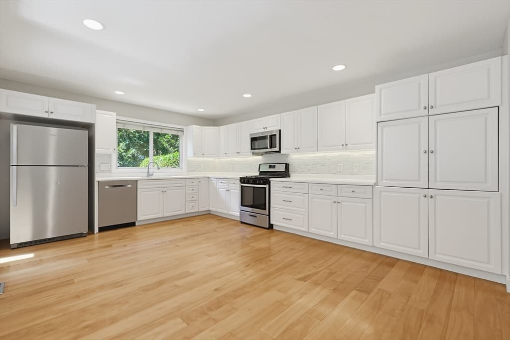 Condominium at 33 Half Crown Cir # 33, Ashland MA 01721, Ashland, photo 7 of 42