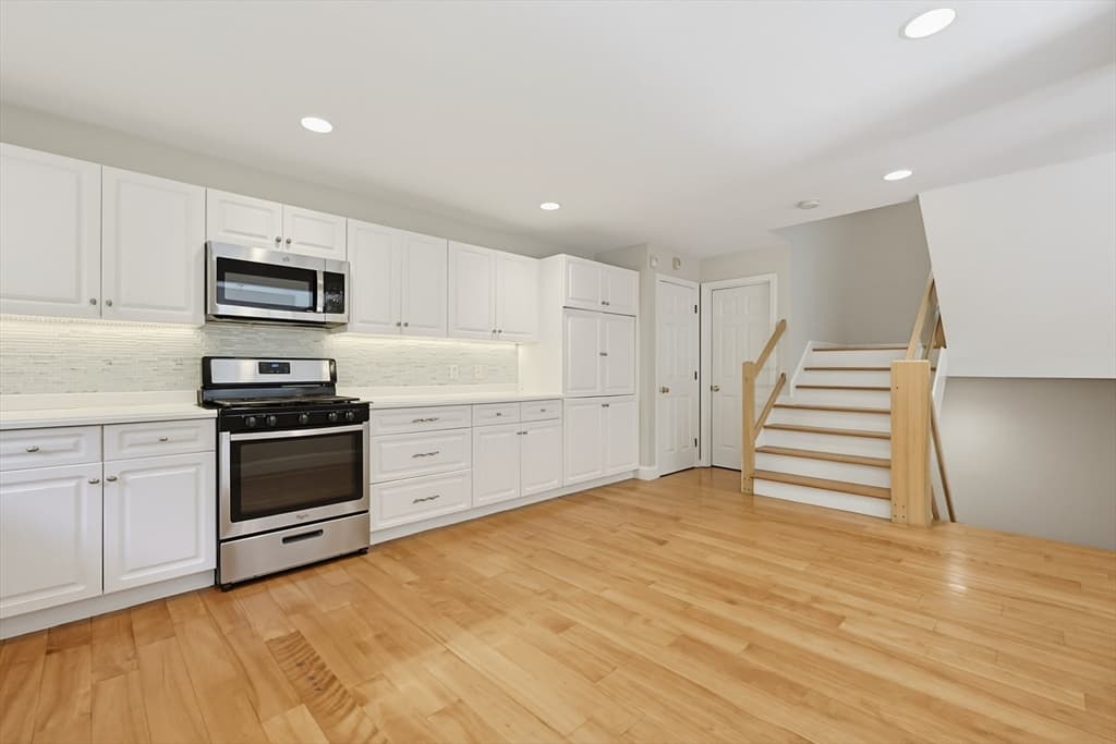 Condominium at 33 Half Crown Cir # 33, Ashland MA 01721, Ashland, photo 9 of 42